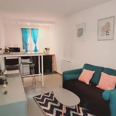 Cosy Corner Apartment L'Isle-sur-la-Sorgue Exterior photo